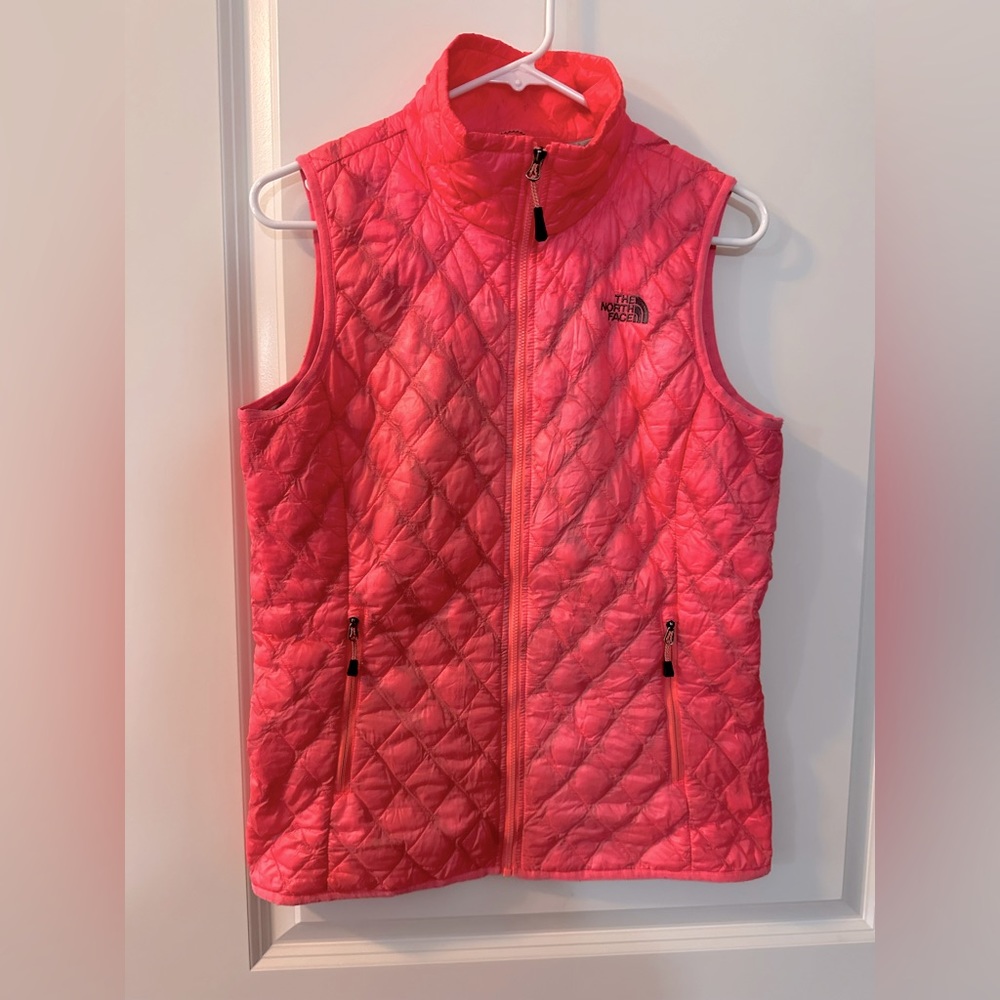 Women’s north face thin down vest, size small, neon pink color